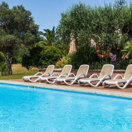 Sleeps 8 With Pool Air Con And Wifi