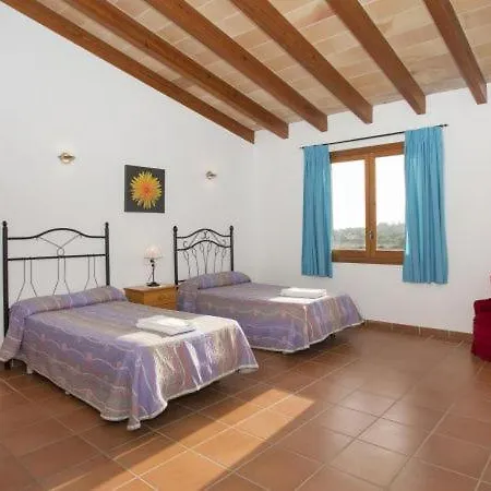 Villa Sleeps 8 With Pool Air Con And Wifi